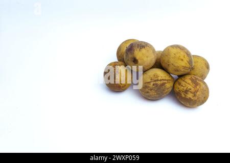 Lansium parasiticum o duku fruit, è un tipo di frutta che appartiene alla tribù delle Meliaceae. Questi frutti tropicali provengono dall'Asia sud-orientale occidentale iso Foto Stock