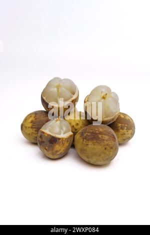 Lansium parasiticum o duku fruit, è un tipo di frutta che appartiene alla tribù delle Meliaceae. Questi frutti tropicali provengono dall'Asia sud-orientale occidentale iso Foto Stock