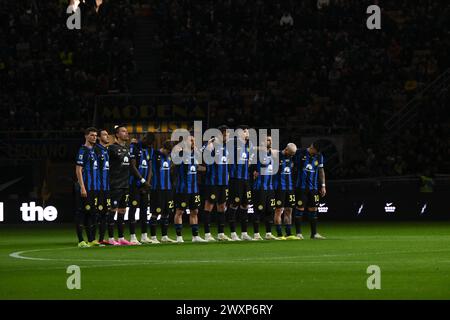 Milano, Italia. 1 aprile 2024. Un minuto di silenzio per Joe Barone prima della partita di serie A TIM tra Inter FC Internazionale e Empoli FC su 1 Avril 2024 allo stadio Giuseppe Meazza San Siro Siro di Milano, Italia. Foto Tiziano Ballabio credito: Tiziano Ballabio/Alamy Live News Foto Stock