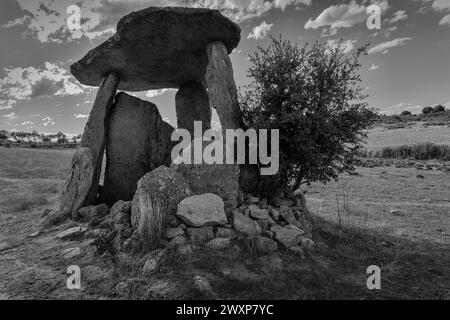 Un antico dolmen preistorico in Portogallo Foto Stock