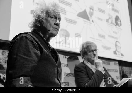 Gruppo di discussione della BBC con Alan Rusbridger, Jean Seaton, Patrick Younge, moderato da ed Vulliamy. Tenuto al Frontline Club, Paddington, Londra. Foto Stock