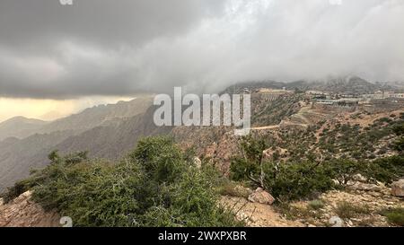 Splendido cielo spettacolare, vista sul monte al Hada, Taif, Arabia Saudita Foto Stock