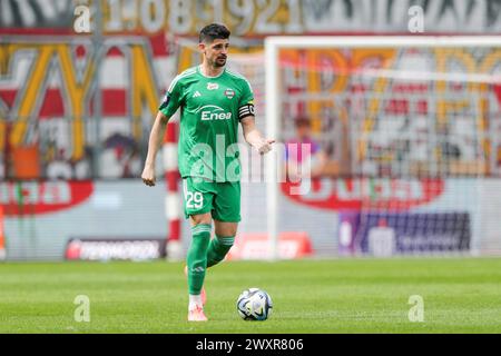 Cracovia, Polonia. 1 aprile 2024. Raphael Rossi Branco di Radomiak Radom visto in azione durante la partita di calcio polacca PKO Ekstraklasa League 2023/2024 tra Puszcza Niepolomice e Radomiak Radom allo stadio Cracovia. Punteggio finale; Puszcza Niepolomice 1:1 Radomiak Radom. (Foto di Grzegorz Wajda/SOPA Images/Sipa USA) credito: SIPA USA/Alamy Live News Foto Stock