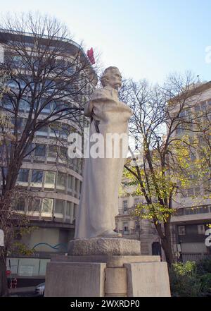 Statua di Camilo Castelo Branco, famoso scrittore portoghese del 19th° secolo, di Antonio Duarte, inaugurata nel 1950 a Lisbona, Portogallo Foto Stock