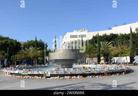 2024 marzo, Kikar Dizengoff, Tel-Aviv, Israele. Un memoriale per le vittime del massacro di Israele del 7 ottobre ad opera del terrorista di Hammas. Foto Stock