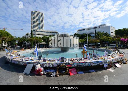 2024 marzo, Kikar Dizengoff, Tel-Aviv, Israele. Un memoriale per le vittime del massacro di Israele del 7 ottobre ad opera del terrorista di Hammas. Foto Stock