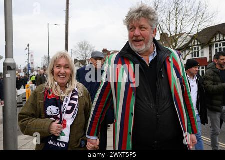 9 marzo 2024, Londra, Regno Unito: I tifosi di rugby inglesi arrivano al Twickenham Stadium prima che l'Inghilterra affronti l'Irlanda nel Six Nations Rugby Championship di Londra. Foto Stock