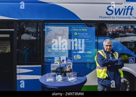 Edmonds, Stati Uniti. 31 marzo 2024. La Swift Orange Line collega i pendolari ai principali hub di transito, come l'Edmonds College e l'Alderwood Mall, facilitando trasferimenti senza soluzione di continuità e opzioni di trasporto multimodale. Sabato, il Community Transit ha ufficialmente aperto la sua "Swift Orange Line". Il progetto da 83 milioni di dollari è la terza linea dell'agenzia "Swift Bus Rapid Transit Service" (BRT). Si compone di un percorso di 18 miglia che collega Edmonds College, Alderwood Mall e Mill Creek e la futura stazione della metropolitana leggera di Lynnwood. Credito: SOPA Images Limited/Alamy Live News Foto Stock