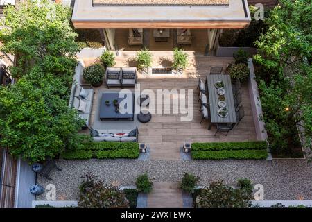 Vista rialzata del moderno giardino della casa a Chelsea, West London, Regno Unito Foto Stock