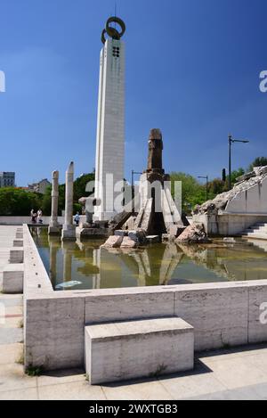 Il monumento alla Rivoluzione dei garofani nel parco di re Edoardo VII a Lisbona. Foto Stock