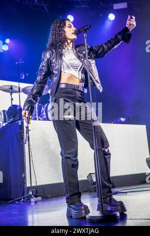 Milano, Italia. 1 aprile 2024. La cantautrice americana Cari Elise FLETCHER, conosciuta solo sul palco come FLETCHER, si esibisce dal vivo sul palco di Fabrique durante l'in Serch of the Antidote Tour. Crediti: Rodolfo Sassano/Alamy Live News Foto Stock