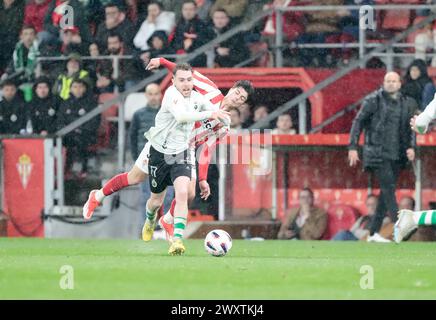 Gijón, Asturie, Spagna settentrionale- LaLiga HYPERMOTION, 2a divisione, giorno 33, Real Sporting de Gijón - RC Santander, sul campo di Molinón Foto Stock