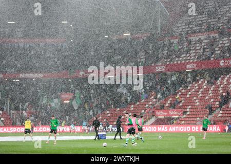 Gijón, Asturie, Spagna settentrionale- LaLiga HYPERMOTION, 2a divisione, giorno 33, Real Sporting de Gijón - RC Santander, sul campo di Molinón Foto Stock