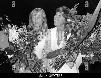 Alice Babs Sjöblom cantante svedese con la figlia più giovane Titti dopo un concerto insieme a Stoccolma Foto Stock