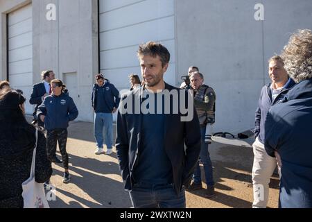 Marsiglia, Francia. 2 aprile 2024. Tony Estanguet viene visto durante la visita inaugurale al Marina Olympique di Marsiglia, Francia, il 2 aprile 2024. Foto di Laurent Coust/ABACAPRESS.COM credito: Abaca Press/Alamy Live News Foto Stock