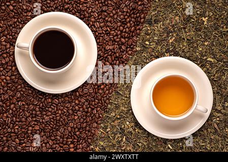 Fotografia da bere del caffè; tè verde; erbe; chicchi; scelta; scegliere; erbe; caffeina; secco; naturale; bere; petali; tazza; tazza Foto Stock