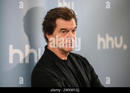 Duesseldorf, Germania. 2 aprile 2024. Il cantante della band Die Toten Hosen, Campino, nella foto prima della sua conferenza ospite all'Università di Düsseldorf. Campino tenne la prima di due lezioni della sua cattedra ospite presso l'Università Heinrich Heine. Crediti: Oliver Berg/dpa/Alamy Live News Foto Stock