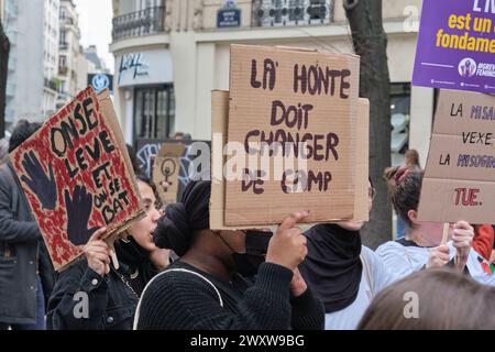 8 marte - Grève féministe. Manifestazione à Parigi Foto Stock