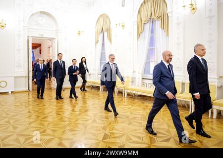 VILNIUS - il primo ministro uscente Mark Rutte partecipa a una cena di lavoro europea su invito del presidente Charles Michel del Consiglio europeo. La cena si è concentrata sull'agenda strategica europea. ANP ROBIN VAN LONKHUIJSEN netherlands Out - belgio Out Foto Stock