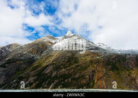 Magnifica catena montuosa che circonda la baia di Pia. Foto Stock