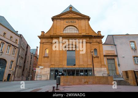 Metz, Francia - 23 gennaio 2022: Il Museo di Metz, Musee de la Cour d'Or, Metz Metropole a Metz, Francia, è stato fondato nel 1839. Foto Stock