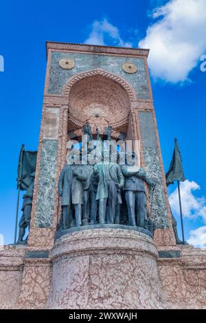 Monumento della Repubblica, 1928, Piazza Taksim, Beyoglu, Istanbul, Turchia Foto Stock