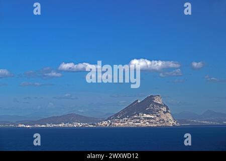 Roccia di Gibilterra dalla nave nello stretto di Gibilterra Foto Stock