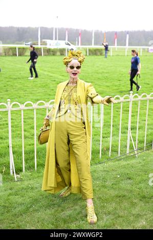 Britt Kanja bei der großen Saisoneröffnung - Pferderennen auf der Rennbahn Hoppegarten. Berlino, 31.03.2024 Foto Stock