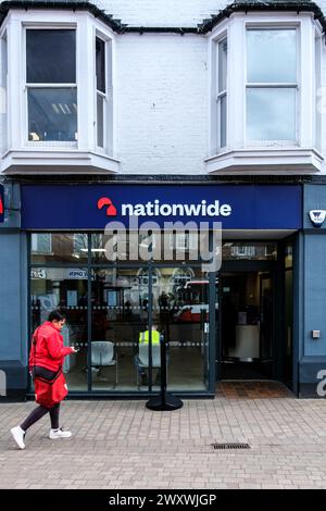 Epsom Surrey, Regno Unito, 02 aprile 2024, High Street Branch of Nationwide Building Society with People Walking Past Foto Stock