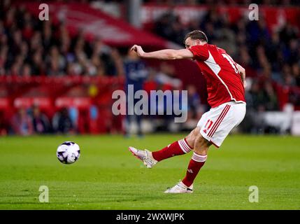 Chris Wood del Nottingham Forest segna il secondo gol della squadra durante la partita di Premier League al City Ground, Nottingham. Data foto: Martedì 2 aprile 2024. Foto Stock