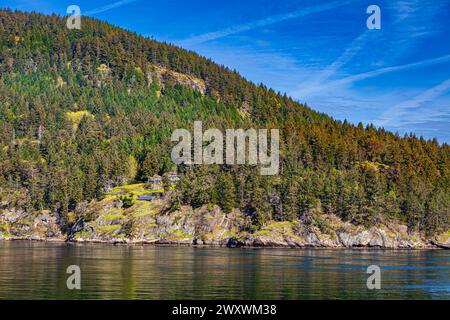 Passando attraverso l'entrata dell'Active Pass nelle Isole del Golfo della Columbia Britannica in Canada Foto Stock