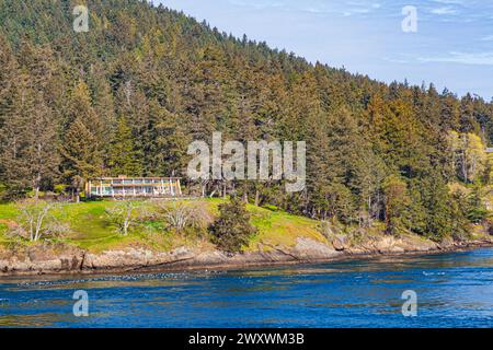 Passando attraverso l'entrata dell'Active Pass nelle Isole del Golfo della Columbia Britannica in Canada Foto Stock