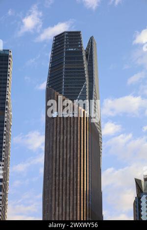 Riyadh, Arabia Saudita - marzo 25 2024, edificio per uffici della Riyadh Bank nel distretto finanziario di King Abdullah KAFD a Riyadh Foto Stock