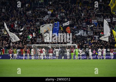 Torino, Italia. 2 aprile 2024. Celebrazione finale della Juventus dopo la semifinale di Coppa Italia (tappa 1 di 2) partita di calcio tra Juventus e Lazio allo Stadio Allianz di Torino - martedì 02 aprile 2024 - Sport - calcio (foto di Marco Alpozzi/Lapresse) credito: LaPresse/Alamy Live News Foto Stock