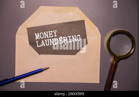 Scrivere a mano il testo: Riciclaggio di denaro. Foto Stock