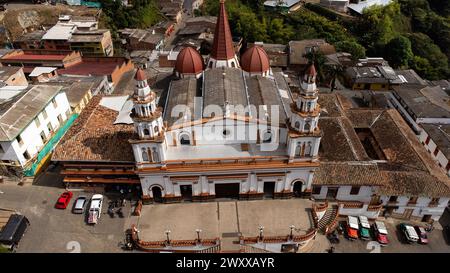 Concordia, Antioquia - Colombia. 26 dicembre 2023. Chiesa di nostra Signora di Mercedes, è un tempio di culto cattolico. Foto Stock