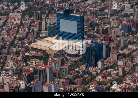 Fotografia aerea del quartiere di Colonia Napoles a città del Messico con il World Trade Center Building e l'Ave des Insurgentes in CDMX Foto Stock