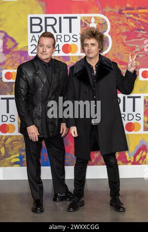 Celebs partecipano ai Brit Awards 2024 all'O2 con: Tré Cool, Billie Joe Armstrong da Green Day dove: Londra, Regno Unito quando: 02 Mar 2024 Credit: Phil Lewis/WENN Foto Stock