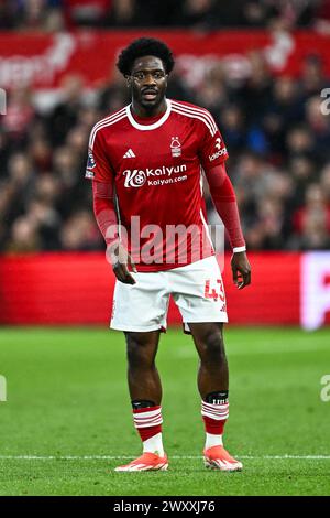 Ola Aina di Nottingham Forest durante la partita di Premier League Nottingham Forest vs Fulham al City Ground, Nottingham, Regno Unito, 2 aprile 2024 (foto di Craig Thomas/News Images) Foto Stock