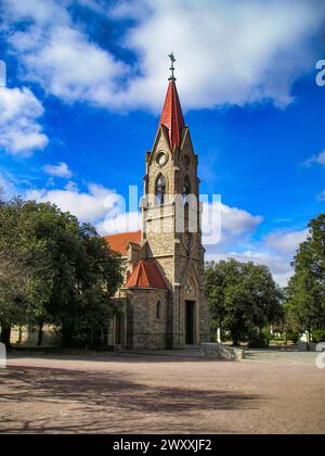 Iglesia Santa Rosa de Lima en la plaza de Tornquist Foto Stock