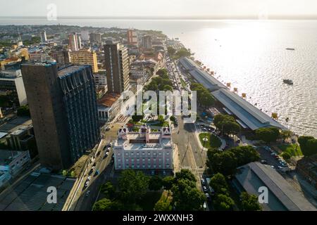 Vista aerea della stazione dei moli e di Piazza Waldemar Henrique a Belem, nel nord del Brasile Foto Stock