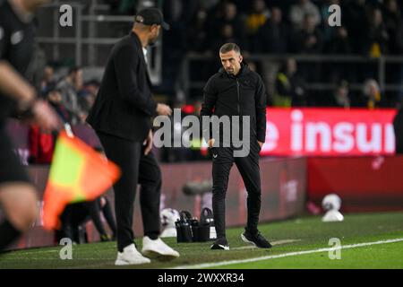 Burnley, Regno Unito. 2 aprile 2024. Burnley, Inghilterra, 2 aprile 2024: Il manager dei lupi Gary o'Neil durante la partita di calcio di Premier League tra Burnley e Wolverhampton Wanderers al Turf Moor di Burnley, Inghilterra (Will Palmer/SPP) crediti: SPP Sport Press Photo. /Alamy Live News Foto Stock