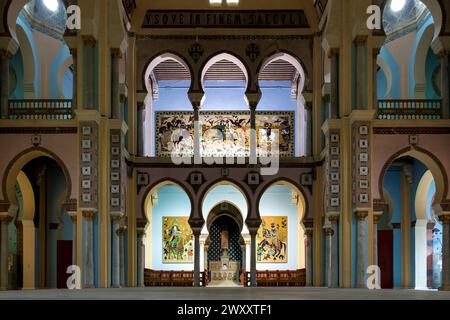 La vista dell'Acropolium, conosciuta anche come Cattedrale di Saint Louis, è una chiesa cattolica romana situata nel cuore del Governatorato di Tunisi in Tunisia. Foto Stock