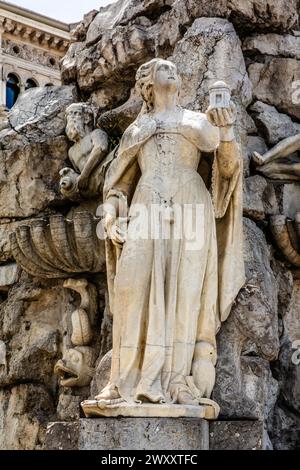 Fontana dei quattro continenti, Fontana dei quattro continenti, Giovanni Mazzoleni, 1750, Piazza Unita d'Italia nel cuore della città Foto Stock