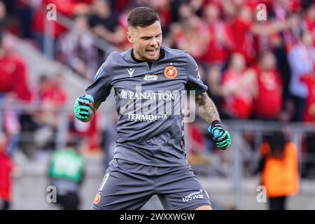 Lodz, Polonia. 1 aprile 2024. Rafal Gikiewicz di Widzew celebra un gol durante la partita polacca di PKO Ekstraklasa League tra Widzew Lodz e Korona Kielce allo stadio municipale di Widzew Lodz. Punteggio finale; Widzew Lodz vs Korona Kielce 3:1. Credito: SOPA Images Limited/Alamy Live News Foto Stock