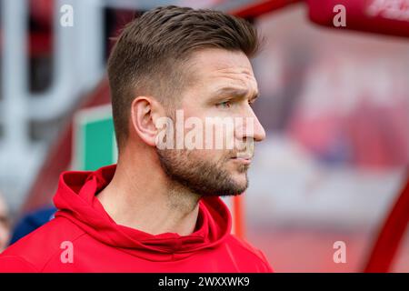 Lodz, Polonia. 1 aprile 2024. Daniel Mysliwiec allenatore del Widzew visto durante la partita polacca di PKO Ekstraklasa League tra Widzew Lodz e Korona Kielce allo stadio municipale di Widzew Lodz. Punteggio finale; Widzew Lodz vs Korona Kielce 3:1. Credito: SOPA Images Limited/Alamy Live News Foto Stock