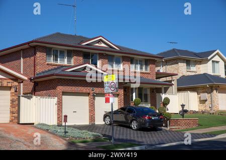 Glenwood, sobborgo di Sydney in Australia, con case e proprietà su Forman Avenue, nuovo Galles del Sud, Australia Foto Stock