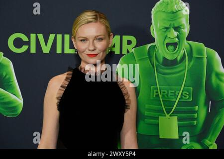 Los Angeles, Stati Uniti. 2 aprile 2024. Il membro del cast Kirsten Dunst partecipa alla prima del film "Civil War" all'Academy Museum of Motion Pictures di Los Angeles martedì 2 aprile 2024. Storyline: Un viaggio attraverso una futura America distopica, seguendo un team di giornalisti militari che corrono contro il tempo per raggiungere DC prima che le fazioni ribelli scendano sulla Casa Bianca. Foto di Jim Ruymen/UPI credito: UPI/Alamy Live News Foto Stock