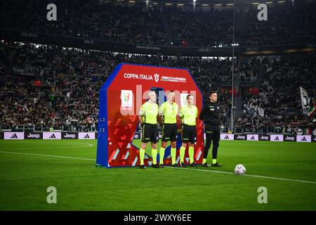 Torino, Italia. 2 aprile 2024. Arbitri durante la semifinale di Coppa Italia (tappa 1 di 2) partita di calcio tra Juventus e Lazio allo Stadio Allianz di Torino - martedì 02 aprile 2024. Sport - calcio . (Foto di Marco Alpozzi/Lapresse) credito: LaPresse/Alamy Live News Foto Stock