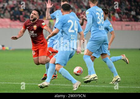 Lo Shanghai Port Football Club ha sconfitto l'Henan Jiuzu Dukang Football Club con 3-1 nel terzo turno della Chinese Super League (CSL) 2024 a Shanghai, Foto Stock